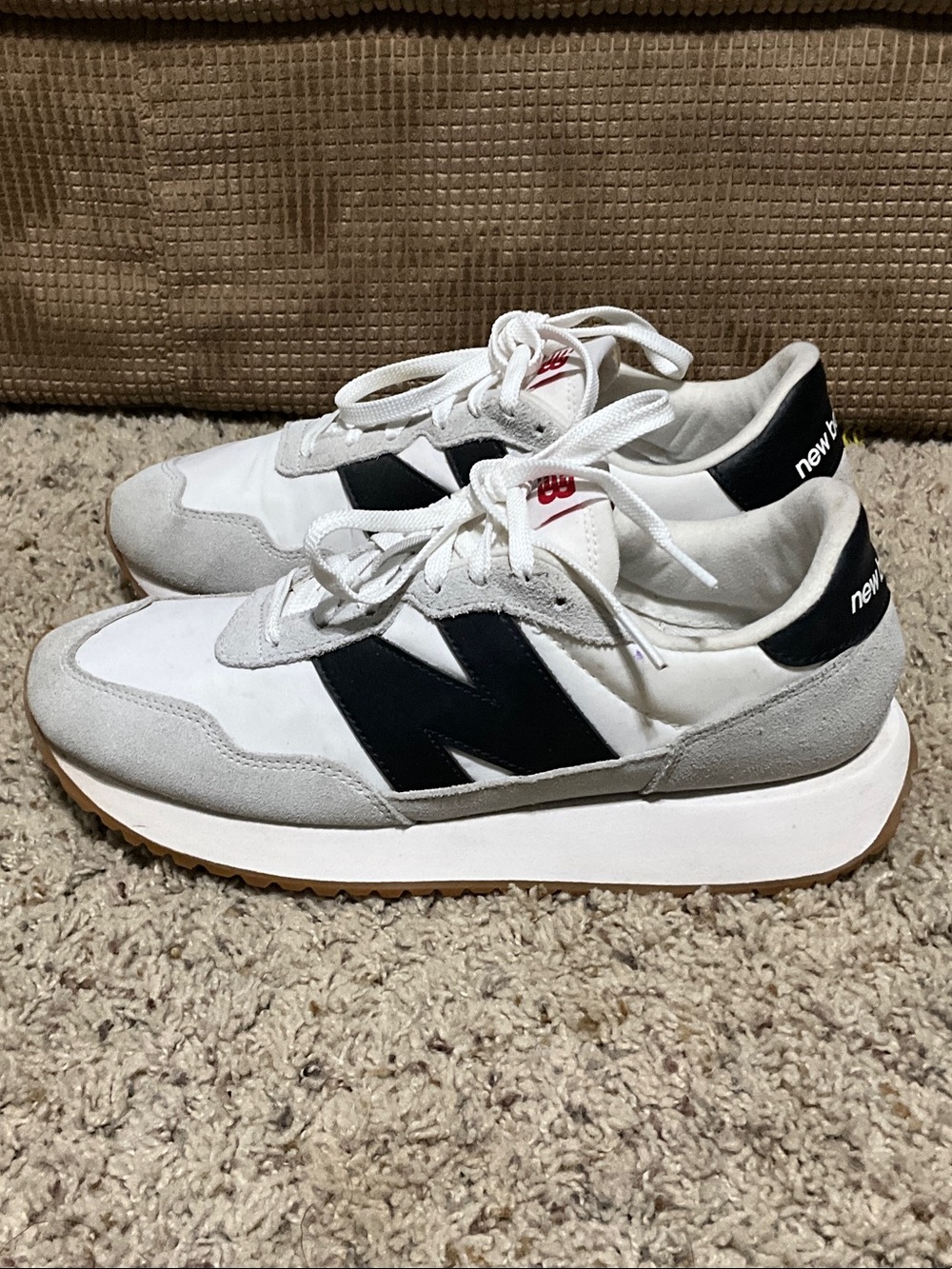 New Balance unisex White, Black & Gray Retro Runner  Women’s size 10/ Men’s 8.5
